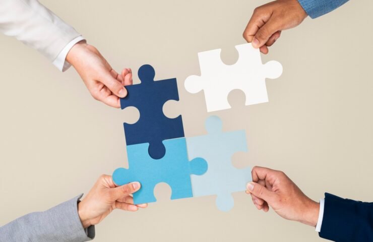 hands-holding-puzzle-business-problem-solving-concept_53876-143285